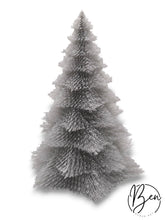 Árbol de Navidad decorativo gris con ramas de textura fina y forma escalonada