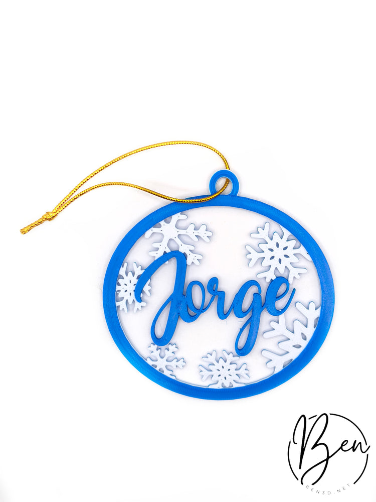 Bola de Navidad azul con nombre personalizado y copos de nieve blancos
